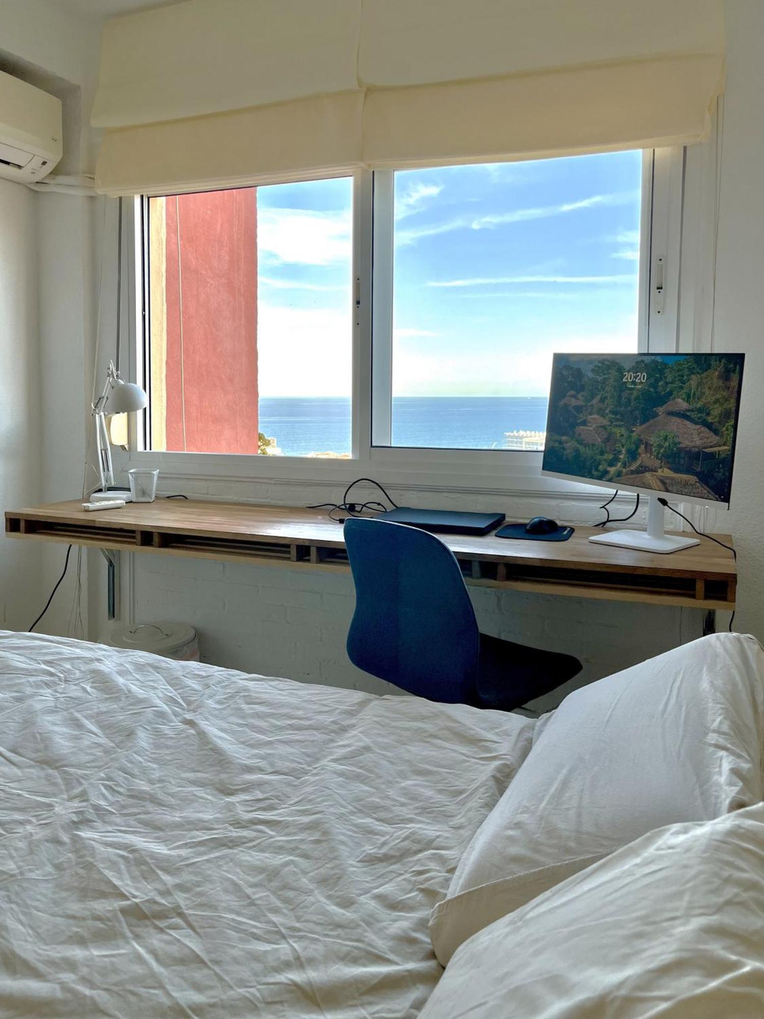 Light-Filled Apartment With Sea Views Torremolinos Exteriör bild